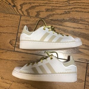 Like new Adidas superstars size 7